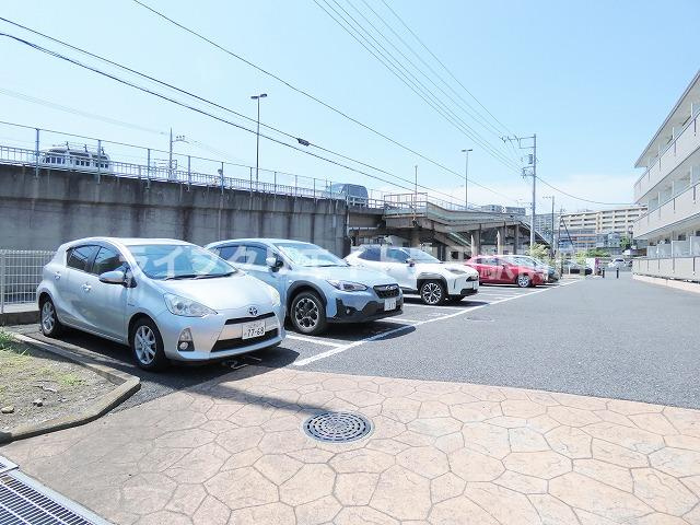 ガーデンヴィラ豊田の駐車場