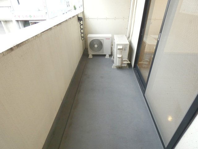 アカデミア横河原駅前のバルコニー|お洗濯にも便利なバルコニー付き