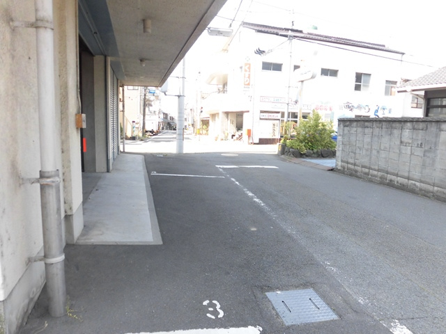 アカデミア横河原駅前の駐車場