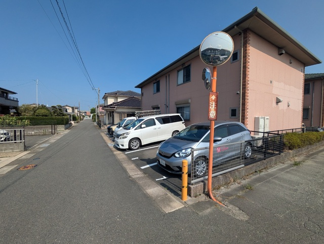 ウェルヴィラＢ の駐車場