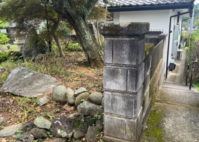 【外観】 | 土地の形が極端に長細かったり、狭小地、あるいは道路との高低差がある傾斜地だった場合、後々売ろうとしても買い手がつかない場合もあります。後々、売却することになった時に価値の下がらない土地を選びましょう。