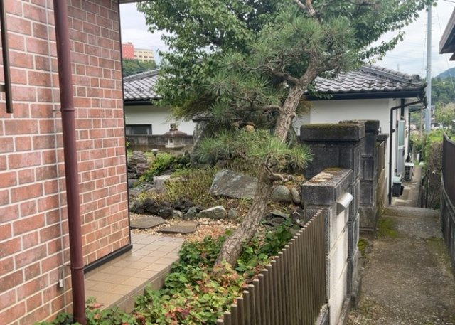 【外観】 | 家を建てる前提で土地を探している場合、地盤の丈夫さは譲れない条件の一つです。地盤が脆弱だと追加工事が必要となります。また、過去に地盤沈下や液状化現象を起こした土地は、できるだけ避けた方がいいでしょう。