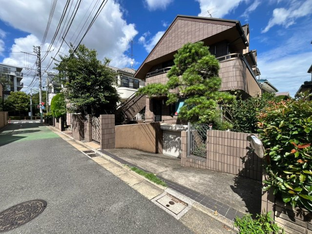 世田谷区成城9丁目 建築条件なし売地の前面道路含む現地写真|2026.08.07撮影