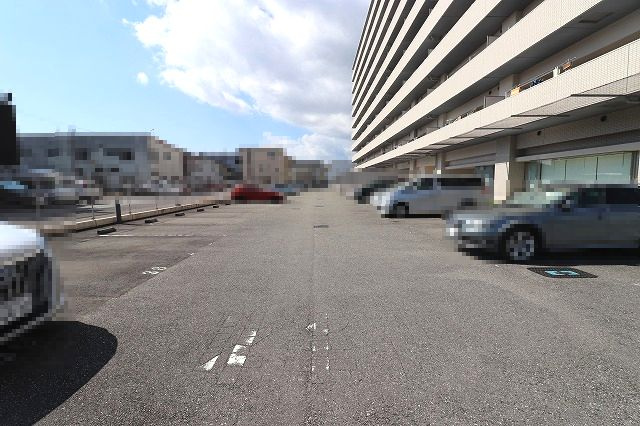 アルファステイツ御座の駐車場