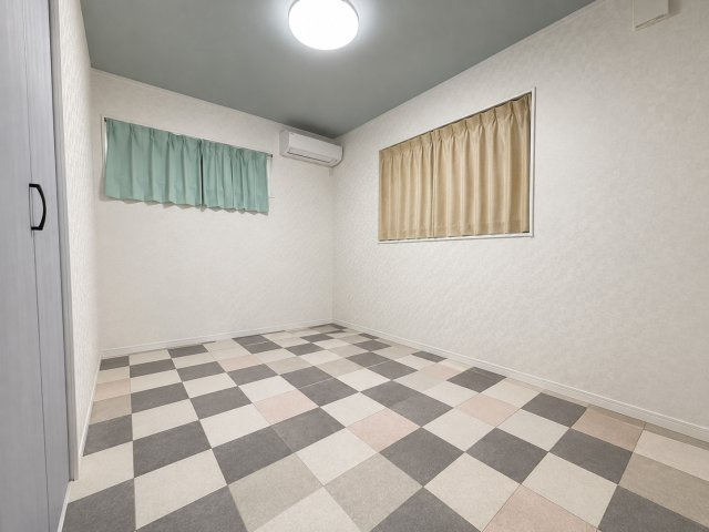 八街市八街に　中古戸建の洋室|※画像の一部はAIを用いて加工・編集しています。実際の状況と異なる場合がありますので、ご了承下さい。