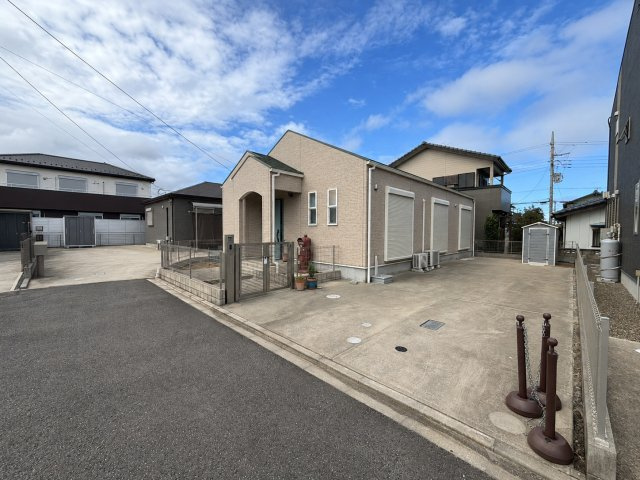 八街市八街に　中古戸建の外観|※画像の一部はAIを用いて加工・編集しています。実際の状況と異なる場合がありますので、ご了承下さい。