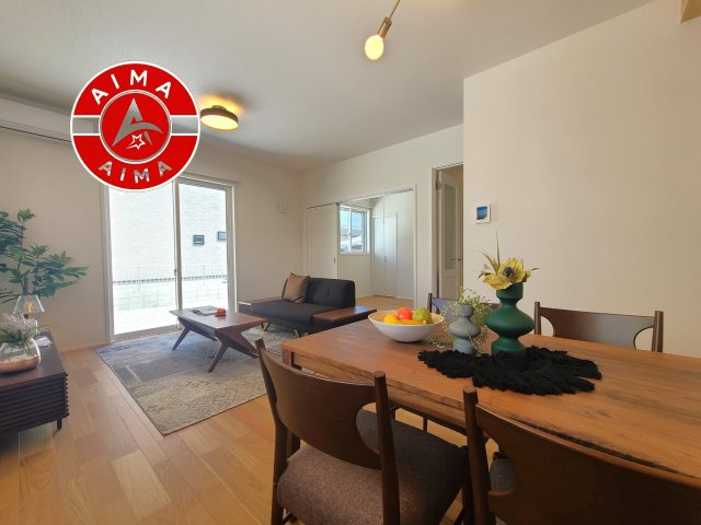 鳥栖市宿町丁目第1-3棟（3号棟）の内観：施工例|キッチンからリビングをしっかり確認できます。家族の笑顔があふれる空間になりそうですね。