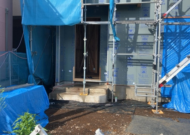 【構造・工法・仕様】 | 木造住宅とは土台、壁、柱など建築物の強度を支える構造体の材に木が使用されている構造を指します。構造体は建物の自重を支えるだけではなく風圧や水圧、積裁荷重などあらゆる衝撃に耐えるための基礎です。