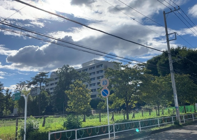 【展望】 | 桜や紅葉の名所に出かける人は多いと思いますが、家にいながら季節の移ろいを感じる生活を送りませんか？リビングや窓から見える景色が生活を彩るワンポイントに！現地から見える景色を堪能してみては如何でしょう。
