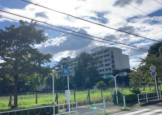 【展望】 | 桜や紅葉の名所に出かける人は多いと思いますが、家にいながら季節の移ろいを感じる生活を送りませんか？リビングや窓から見える景色が生活を彩るワンポイントに！現地から見える景色を堪能してみては如何でしょう。