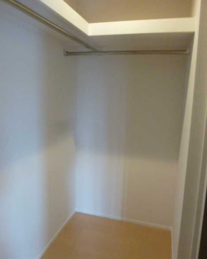 ラシーネ上用賀　南向き　角部屋　駐輪場の収納