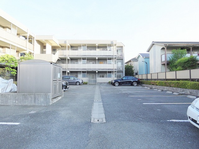 ガーデンハイツ大坂上の駐車場