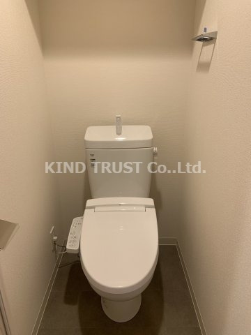 BPRレジデンス天満橋のトイレ|落ち着いた色調のトイレです