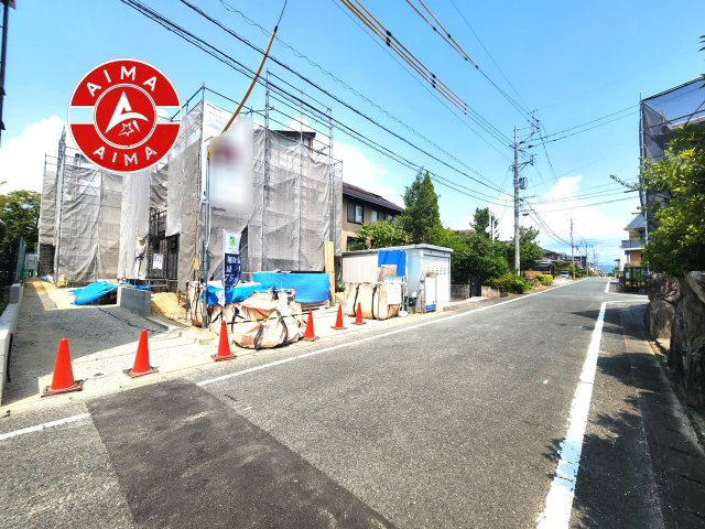 筑紫野市美しが丘北2丁目第1-2棟（2号棟）の前面道路含む現地写真|見学の時間などお気軽にお問い合わせ下さい。