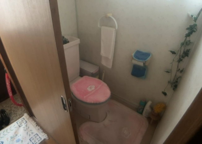 【トイレ】 | トイレは大きさや形、機能、抗菌性などが異なる多種多彩なタイプが各メーカーから出ています。それぞれに良さがあるため、事前にどういったタイプのトイレがいいのかをご家庭内で決めて、内見に行くといいでしょう。
