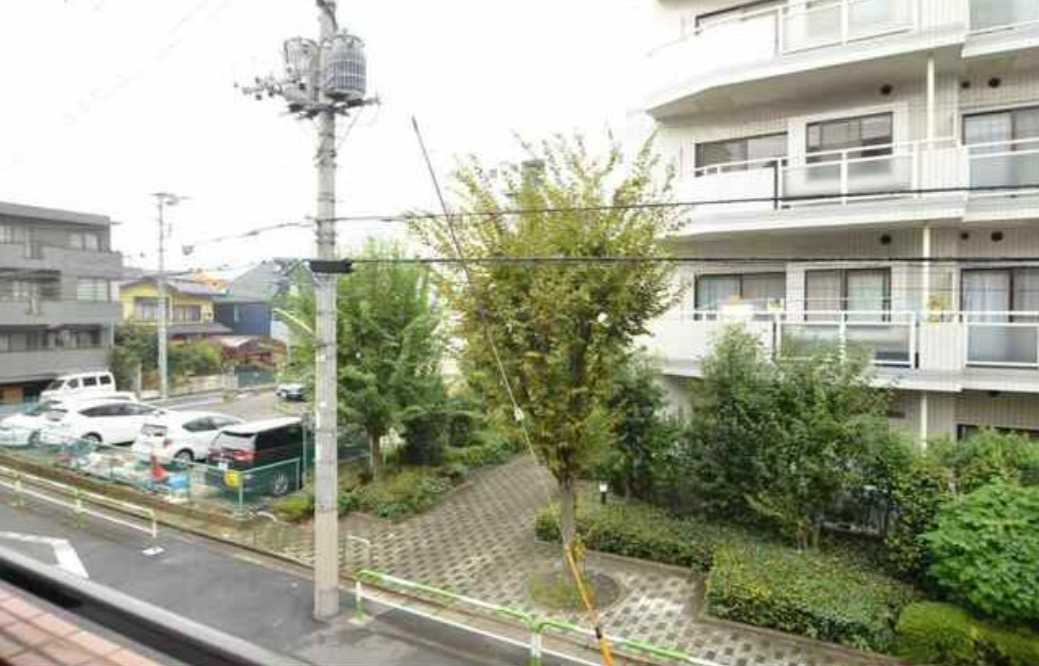 リーフロック　敷金0　オートロック　駐輪場のバルコニー