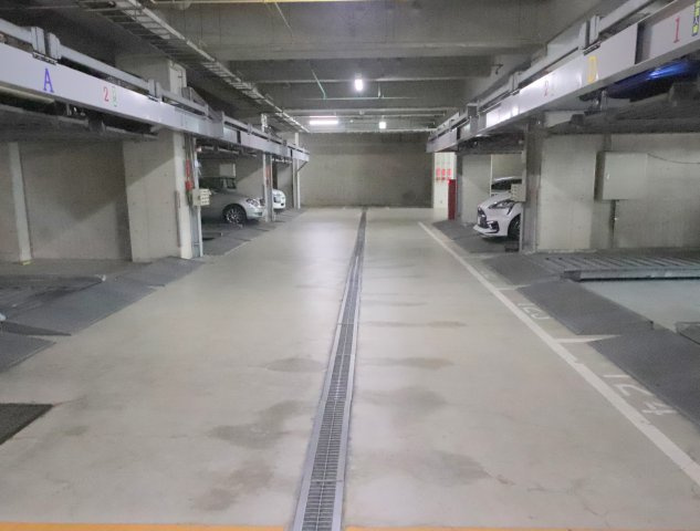 OMマンション東生駒の駐車場