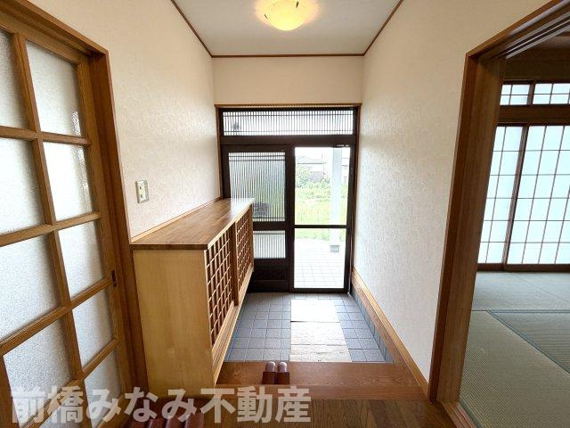 【中古平屋】前橋市富士見町石井　３LDKの玄関|収納もある玄関です