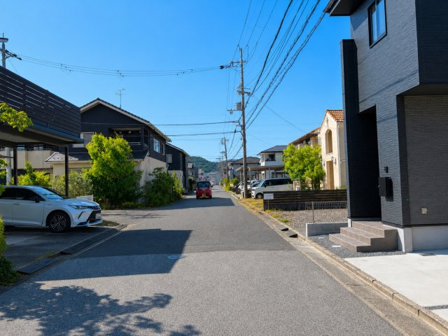 近江八幡市出町の前面道路含む現地写真