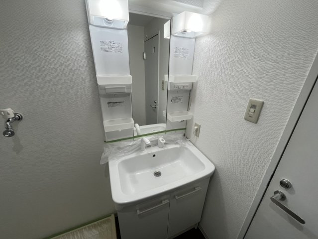 メイゾン桂東の独立洗面台|※写真は反転タイプ別部屋※
