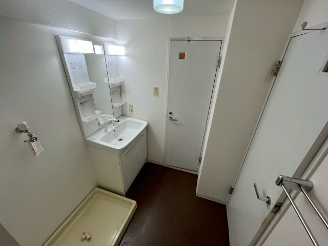 メイゾン桂東の洗面所|※写真は反転タイプ別部屋※