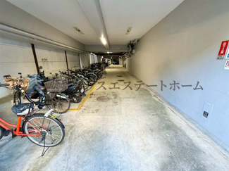 【駐輪場】 | 甲南兵庫ハイム | 半屋内の自転車置き場♪雨風やいたずらのリスクが軽減されます♪