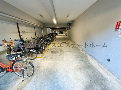 【駐輪場】 | 甲南兵庫ハイム | 半屋内の自転車置き場♪雨風やいたずらのリスクが軽減されます♪