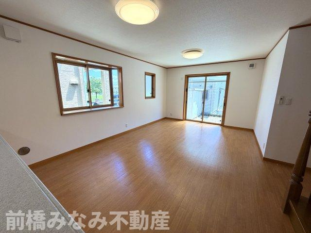 【中古】前橋市富田町　５LDK＋Sの居間・リビング|こちらの居間で趣味の時間をお楽しみください