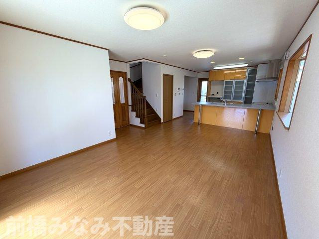【中古】前橋市富田町　５LDK＋Sの居間・リビング|こちらの居間で趣味の時間をお楽しみください