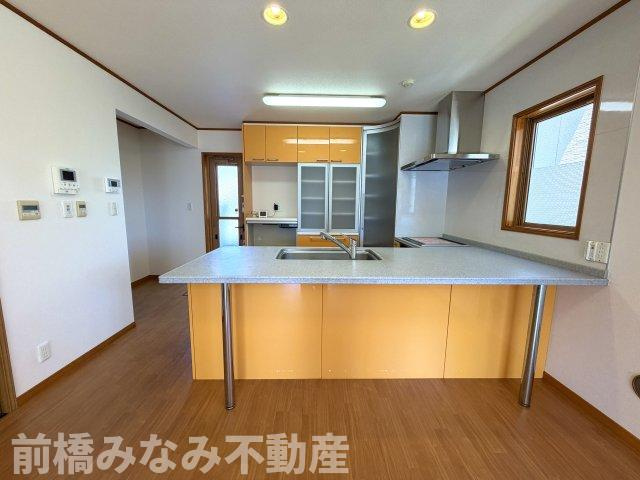 【中古】前橋市富田町　５LDK＋Sの居間・リビング|こちらの居間で趣味の時間をお楽しみください