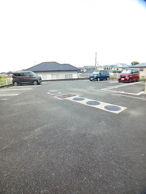 ラシーヌ弐番館の駐車場|駐車場があります