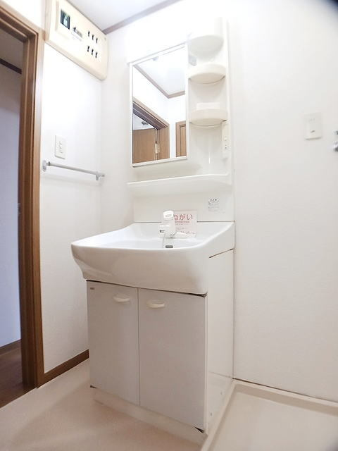 ラシーヌ弐番館の洗面所|脱衣スペースもあります