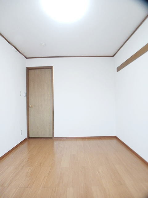 ラシーヌ弐番館の洋室|コンパクトで使いやすい洋室です