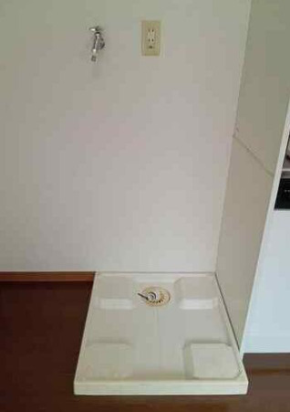 【設備】 | グリーンヒルズ良II | 洗濯機置き場です