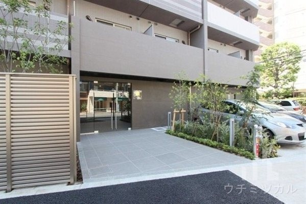 AZEST東十条のエントランス