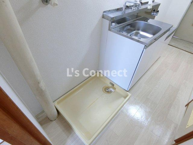 【設備】 | ホワイトファミール大和 | 室内洗濯機置き場には排水パン付き。