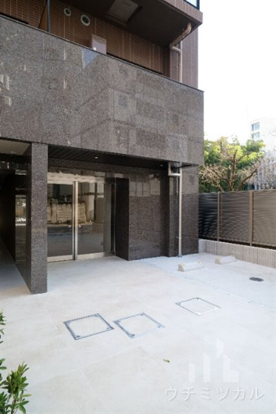 北区王子本町１丁目の賃貸マンションのエントランス