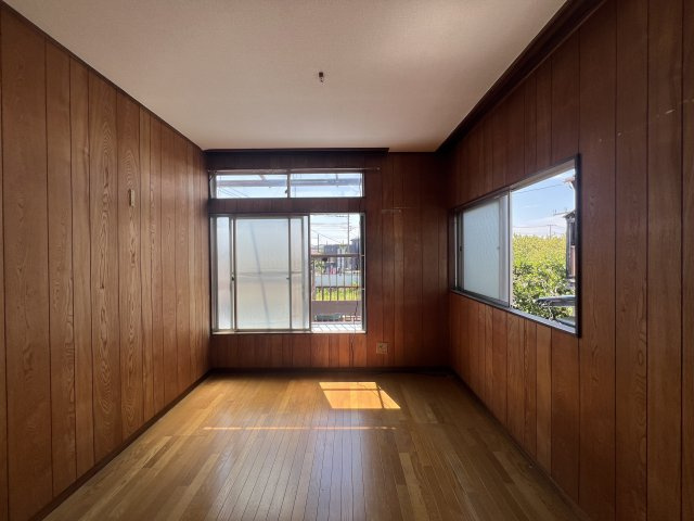 【当社売主】さて、どうしてやろうか！！自分で住むのも賃貸に出すのもアリよりのアリ。DIYもイイね！プロに設計してもらうもアリね！駐車場まで付いとる『青葉区市ケ尾町』中古戸建の洋室