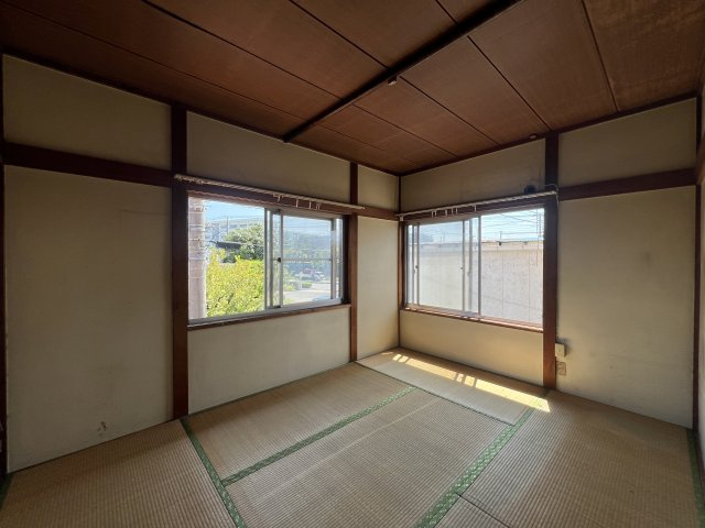 【当社売主】さて、どうしてやろうか！！自分で住むのも賃貸に出すのもアリよりのアリ。DIYもイイね！プロに設計してもらうもアリね！駐車場まで付いとる『青葉区市ケ尾町』中古戸建の和室|和室です