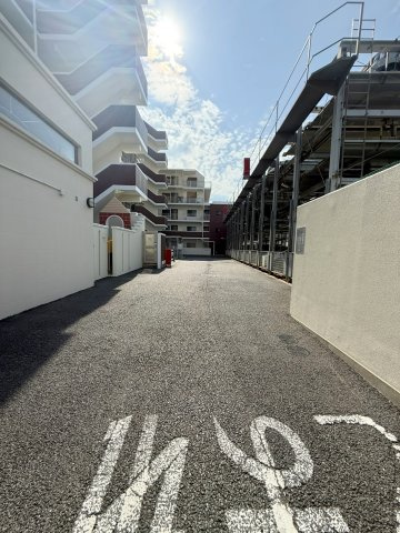ロータリーパレス佐貫の駐車場