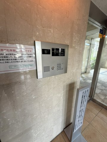 ロータリーパレス佐貫のエントランス|安心のオートロックセキュリティ
