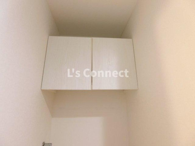 【設備】 | ラフィーノ北仙台 | 洗濯機置き場の上にも棚があります。