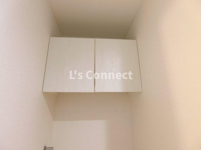 【設備】 | ラフィーノ北仙台 | 洗濯機置き場の上にも棚があります。