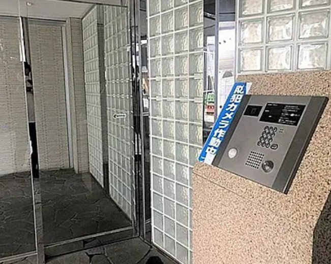 新宿区荒木町の賃貸マンションのエントランス