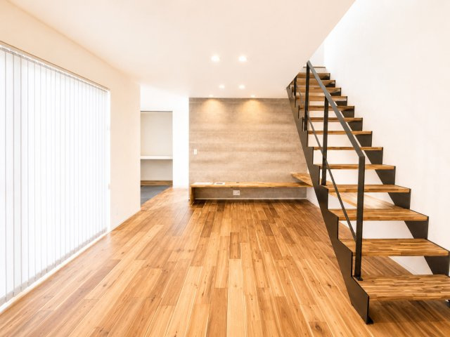 草津市追分8丁目の居間・リビング|こちらのリビングで趣味の時間をお楽しみください