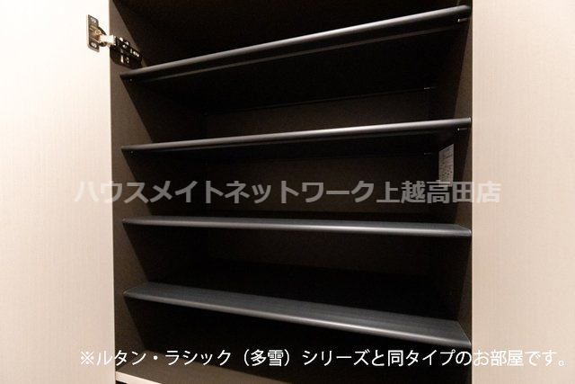 ジェイド　テラスの設備|シューズボックス（参考室内写真ルタン・ラシック（多雪）と同タイプ）