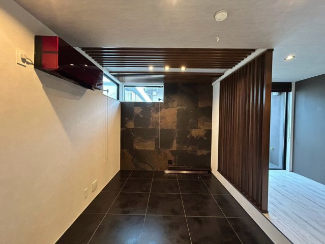 渋谷区富ヶ谷1丁目 中古戸建の居間・リビング