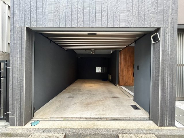 渋谷区富ヶ谷1丁目 中古戸建の駐車場