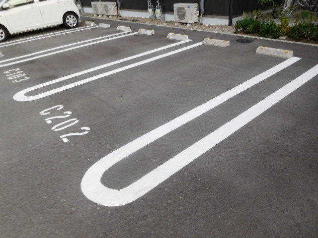高砂市米田町米田のハイツの駐車場