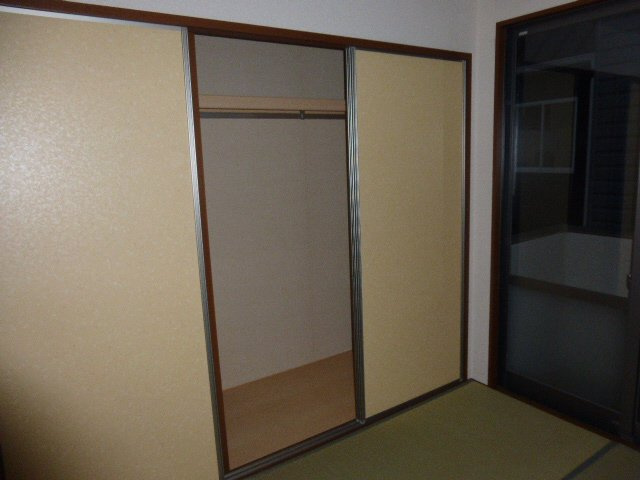 高砂市米田町米田のハイツの収納